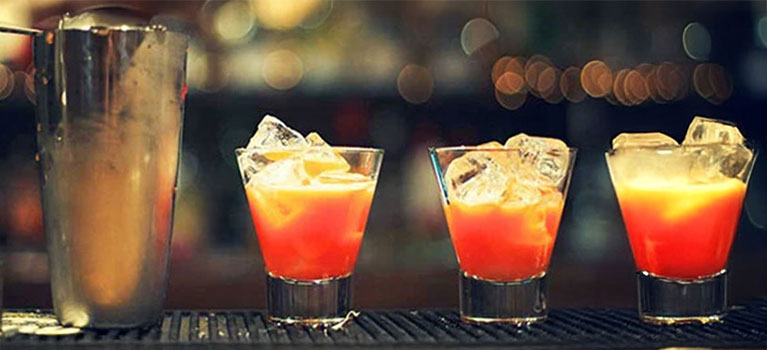 Why  you should be offering cocktails in the hospitality industry?