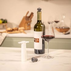 Vacu Vin Wine Saver Vacuum Pump Wine Stopper (Includes Sealers)