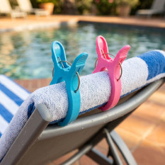 Multicoloured Clips for Cleaning Trolleys / Beach Towel Clips (Pack of 4)
