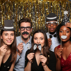 Selfie Kit New Year Black & Silver (Pack of 200)