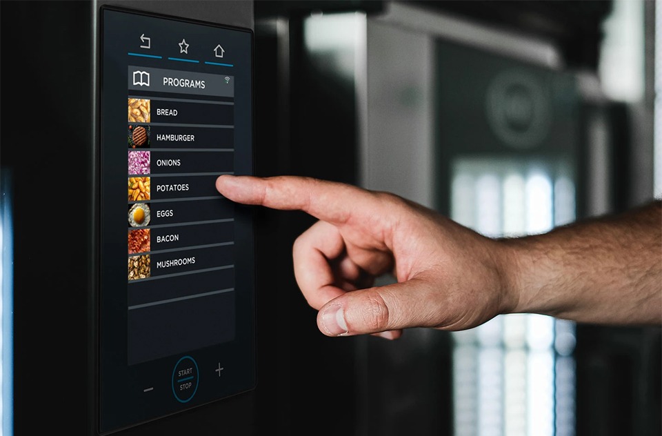 Programming a cooking process on the CHEFTOP MIND.Maps PLUS touch panel